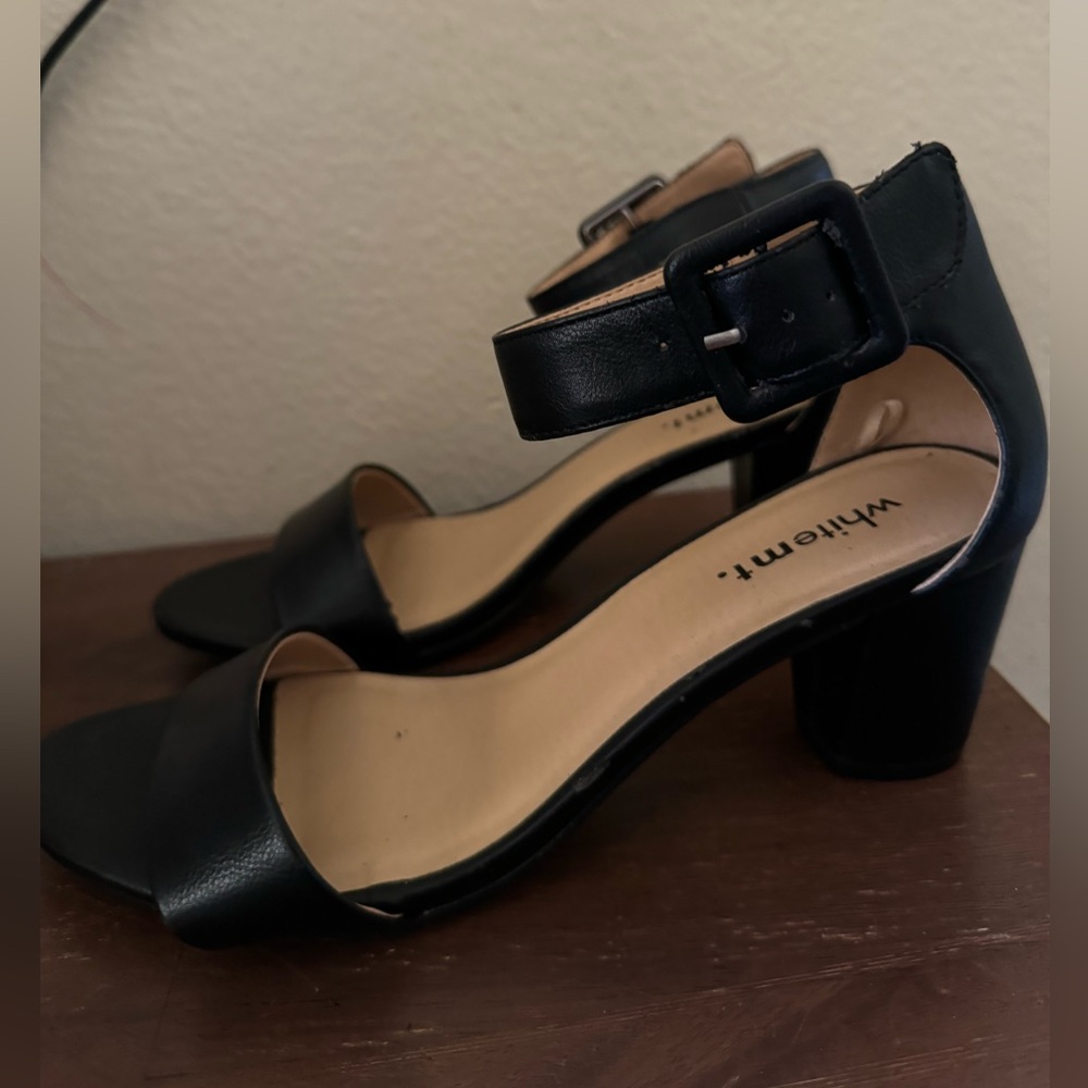 Whitemt black heel
